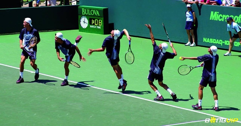 Kick serve có độ xoáy mạnh và bật cao, khiến đối thủ khó kiểm soát và phản ứng kịp thời