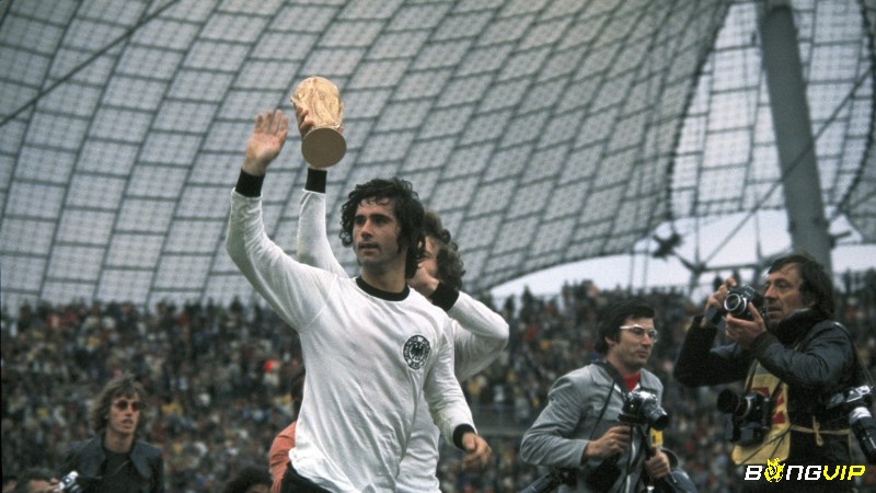 Gerd Müller được mệnh danh là kẻ dội bom của đội tuyển bóng đá Đức