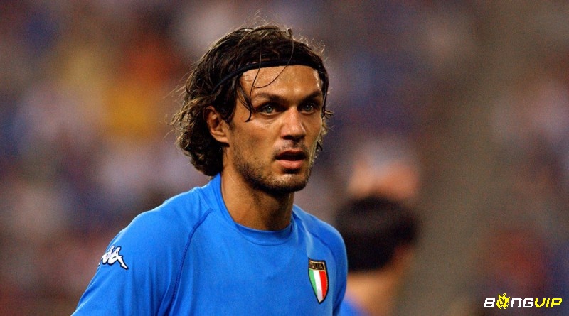 Paolo Maldini vừa chắc chắn trong phòng ngự vừa hiệu quả trong những pha tấn công biên