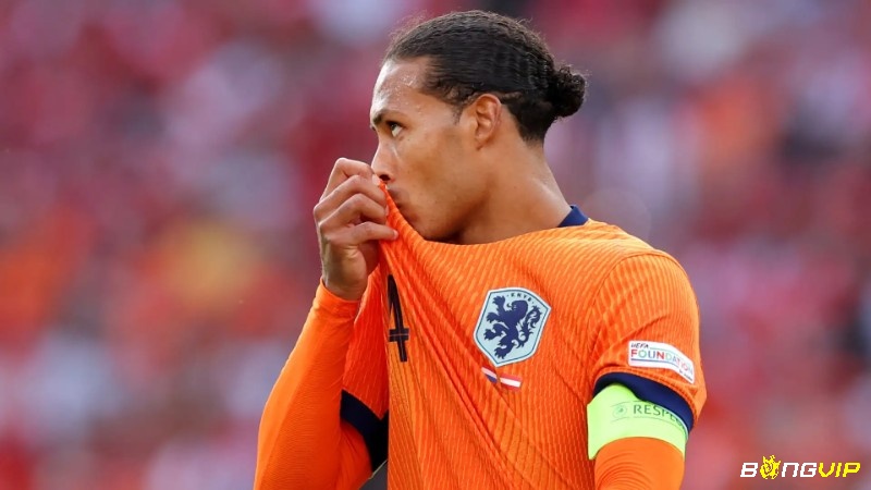Virgil van Dijk hiện đang là trụ cột của CLB Liverpool lẫn đội tuyển quốc gia Hà Lan