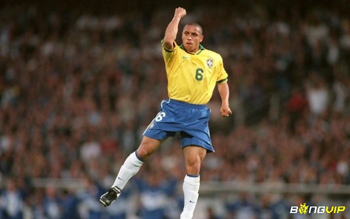 Roberto Carlos xứng đáng nằm trong top hậu vệ hay nhất World Cup 