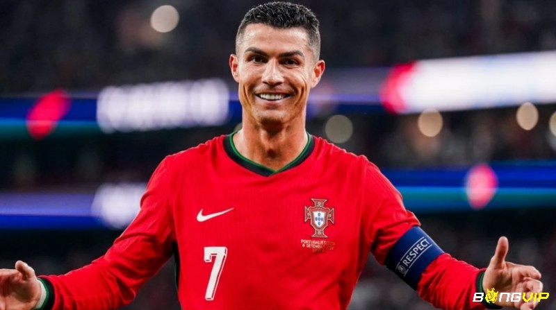 Ronaldo với 260 triệu USD nhờ lương khủng và thương hiệu cá nhân dẫn đầu danh sách các vận động viên có thu nhập cao nhất