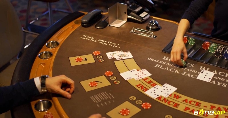 Quy tắc chơi Baccarat rất đơn giản mỗi người tham gia sẽ có khoảng 25 giây để lựa chọn cửa cược phù hợp 