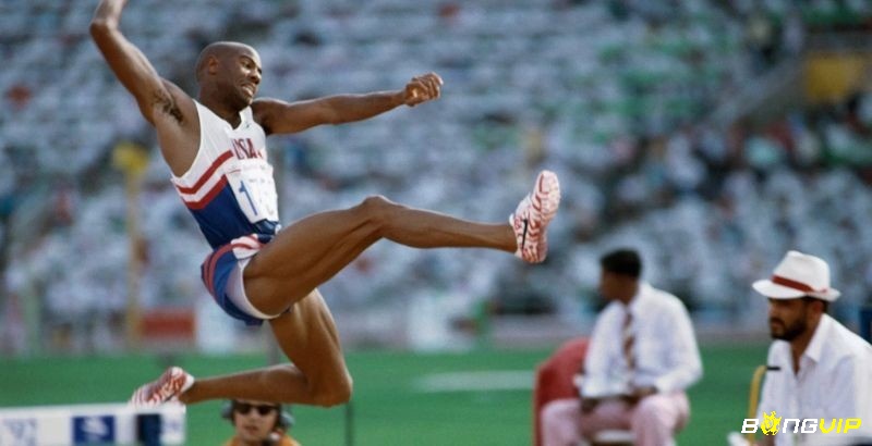 Các vận động viên Mỹ thống trị kỷ lục Olympic nhảy xa nam giai đoạn đầu Olympic hiện đại