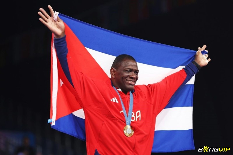 Carl Lewis giành 4 huy chương vàng liên tiếp, lập kỳ tích chưa từng có trong nhảy xa