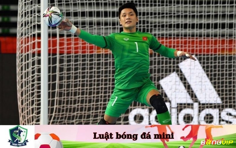 Trong quy định luật bóng đá mini vai trò trọng tài chính là người thực thi đảm bảo sự công bằng và chính xác