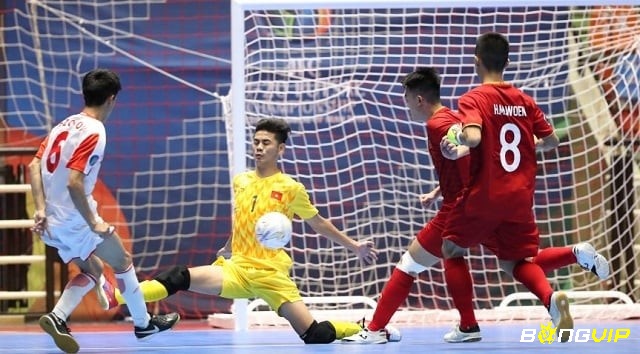Luật bóng đá mini offside có sự khác biệt rõ rệt giữa các hình thức