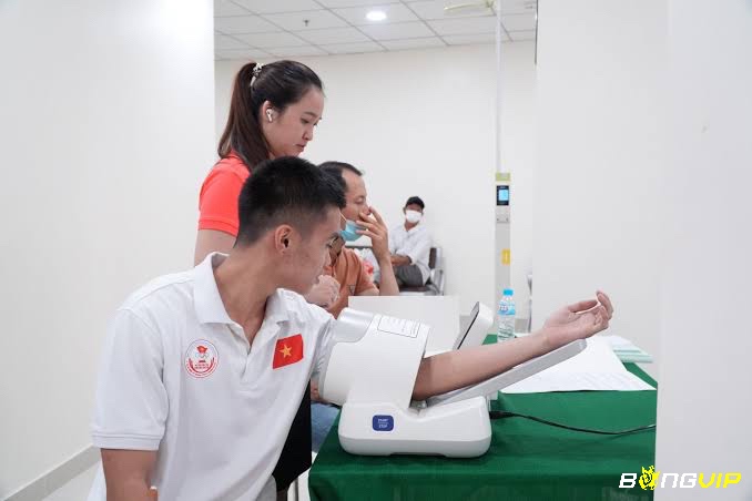 Chuẩn bị kỹ lưỡng về sức khỏe, trang thiết bị và kế hoạch tập luyện giúp bạn bắt đầu hành trình marathon hiệu quả và an toàn