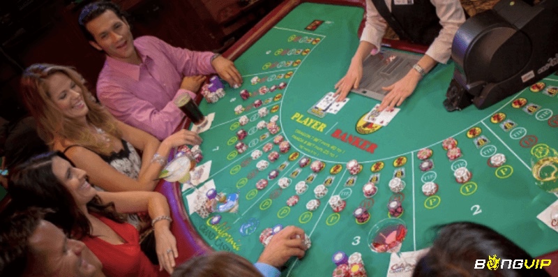 Người chơi cần hiểu ba cửa Baccarat: Banker lợi thế thấp, Player trả đủ tiền thắng, Tie rủi ro cao nhưng thưởng lớn