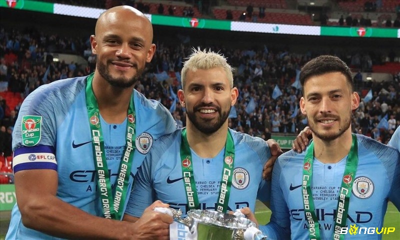 Kompany và Silva – hai biểu tượng gắn liền với kỷ nguyên vàng, kết nối quá khứ và hiện tại của Man City
