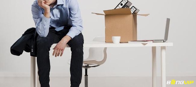 Phản ánh nỗi sợ không được công nhận, áp lực quan hệ nơi làm việc hoặc lo lắng bị đánh giá thấp.