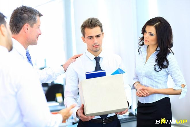 Biểu hiện mong muốn giải thoát khỏi công việc hiện tại, tìm kiếm con đường mới hoặc cơ hội tốt hơn.