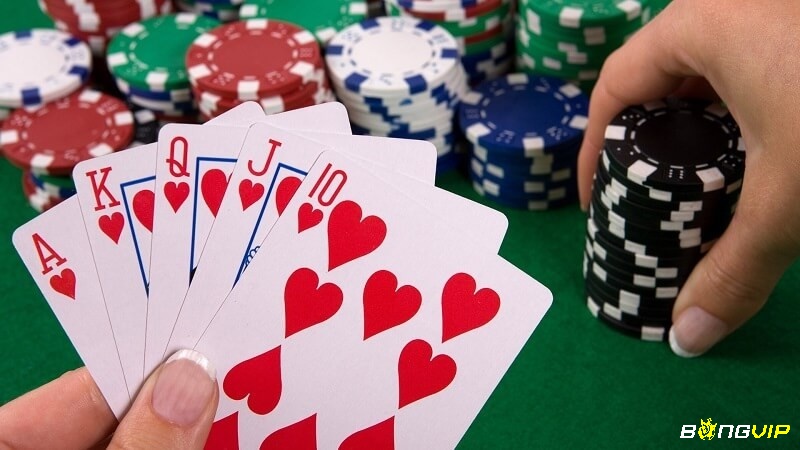 Các bộ bài hiếm như Rồng Cuốn, Ba Sảnh, Thùng Phá Sảnh mang lại chiến thắng tuyệt đối trong game binh xập xám online.