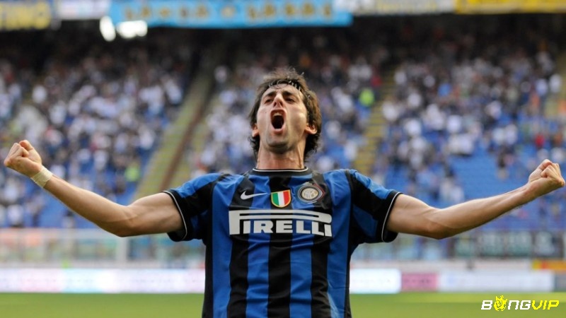 Diego Milito là trung phong của đội hình xuất sắc nhất Inter Milan
