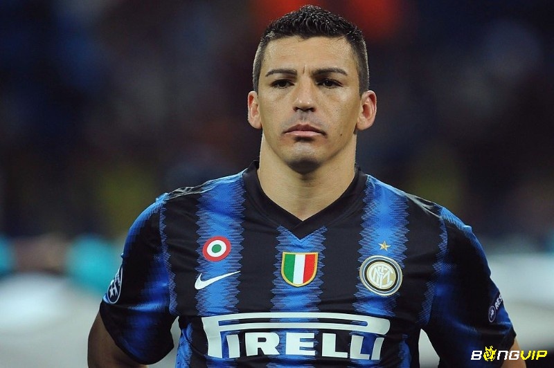 Một hòn đá tảng thực sự trong đội hình xuất sắc nhất Inter Milan năm đó: Lúcio