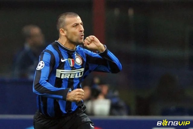 Trung vệ trong đội hình xuất sắc nhất Inter Milan, với phong cách quyết liệt: Walter Samuel