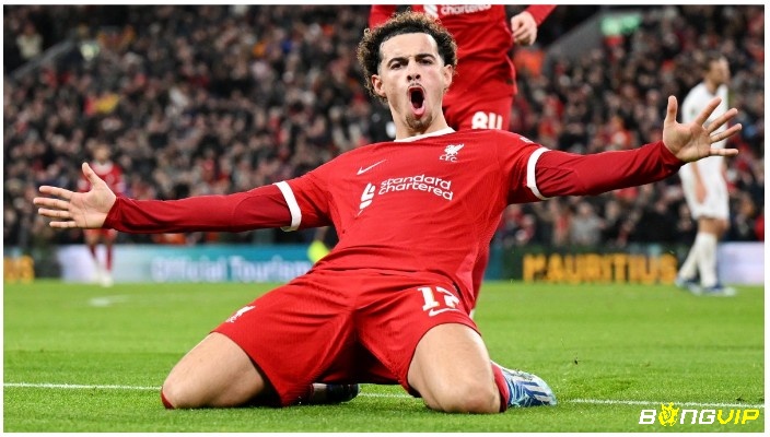 Jones đang dần khẳng định vị trí trong danh sách cầu thủ Liverpool nhờ kỹ thuật tốt và khả năng giữ bóng.