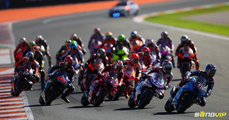 Không khí đua xe MotoGP tại vạch xuất phát đầu mùa