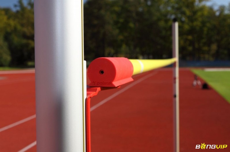 Thanh xà đặt ở mức cao trong phần thi chung kết nhảy cao