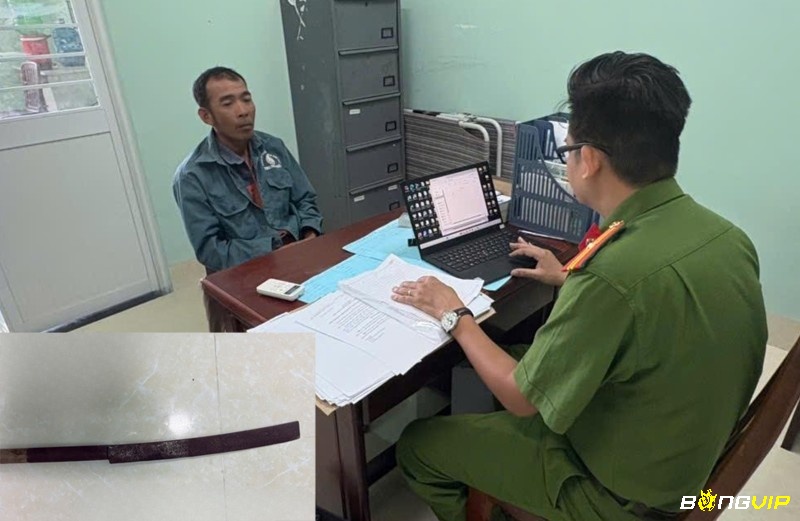 Giấc mơ thấy hàng xóm bị công an bắt thể hiện cho sự lo lắng và bất an về môi trường xung quanh bạn