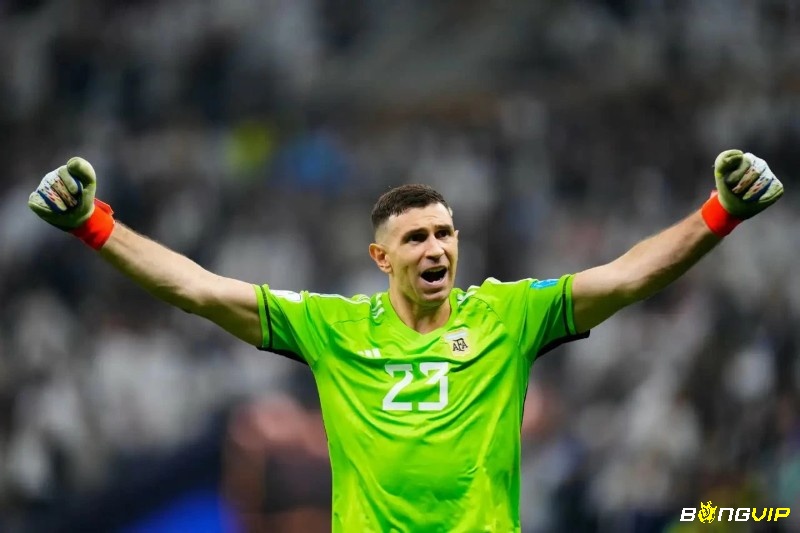 Emiliano Martinez đặc biệt nguy hiểm trong các cuộc đấu trí trên chấm luân lưu