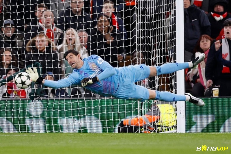 Thibaut Courtois là chốt chặn toàn diện với phản xạ và bản lĩnh trận lớn