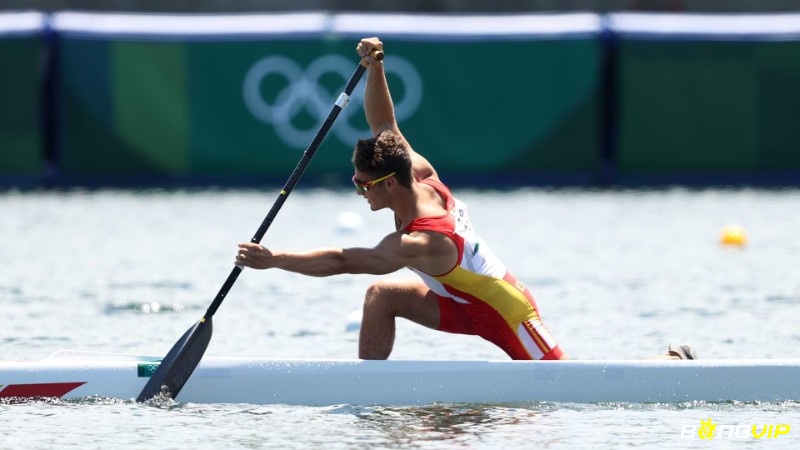 Kayak sprint gây ấn tượng bởi tốc độ cao và từng nhịp chèo mạnh