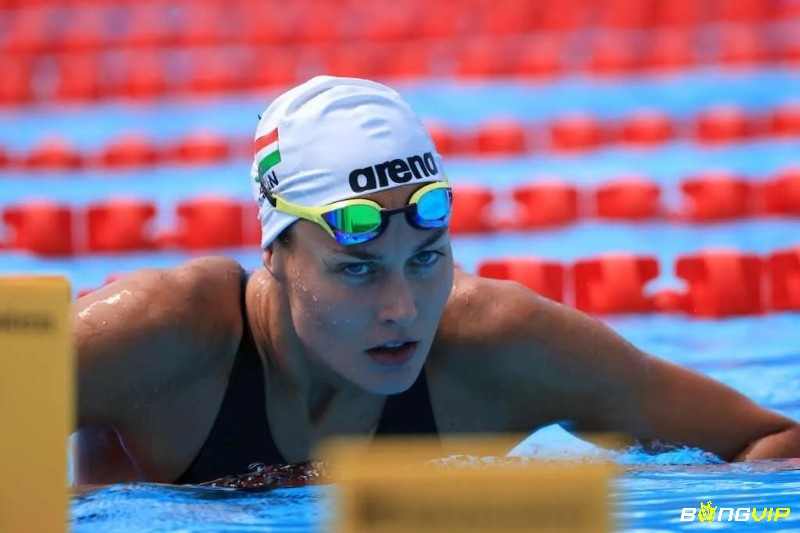 Zsuzsanna Jakabos gây ấn tượng bởi phong thái thanh lịch và hình thể thể thao