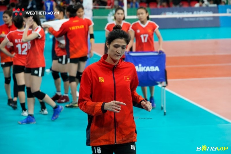 Lưu Thị Huệ có chiều cao phù hợp cho hàng chắn